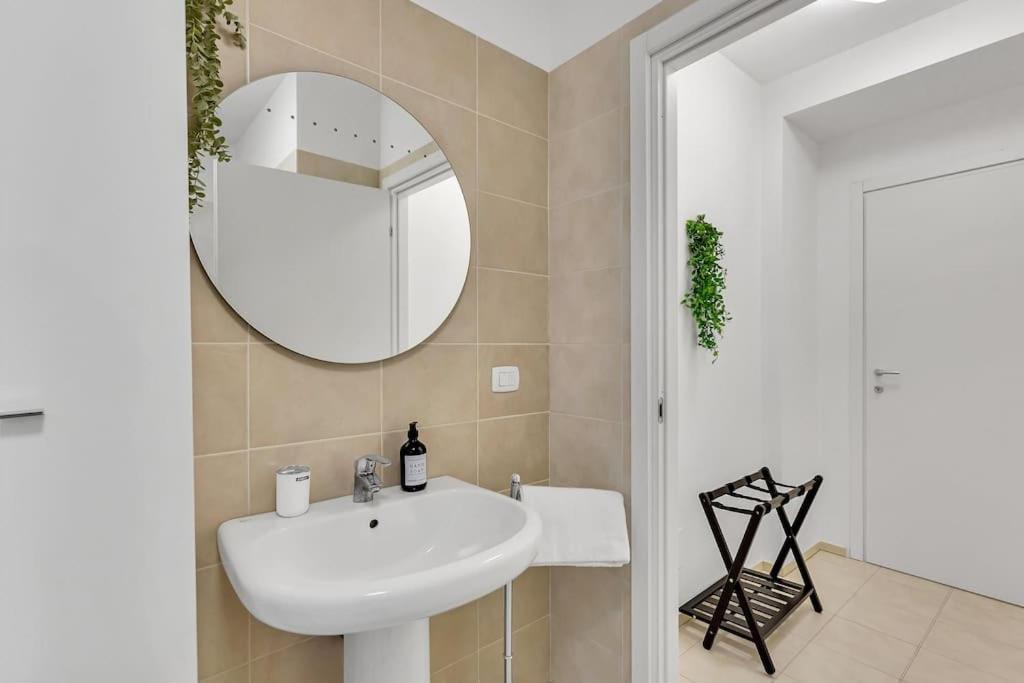 Apartamento Private Parking-Terrace10 Min To Linate Airport Milán Exterior foto